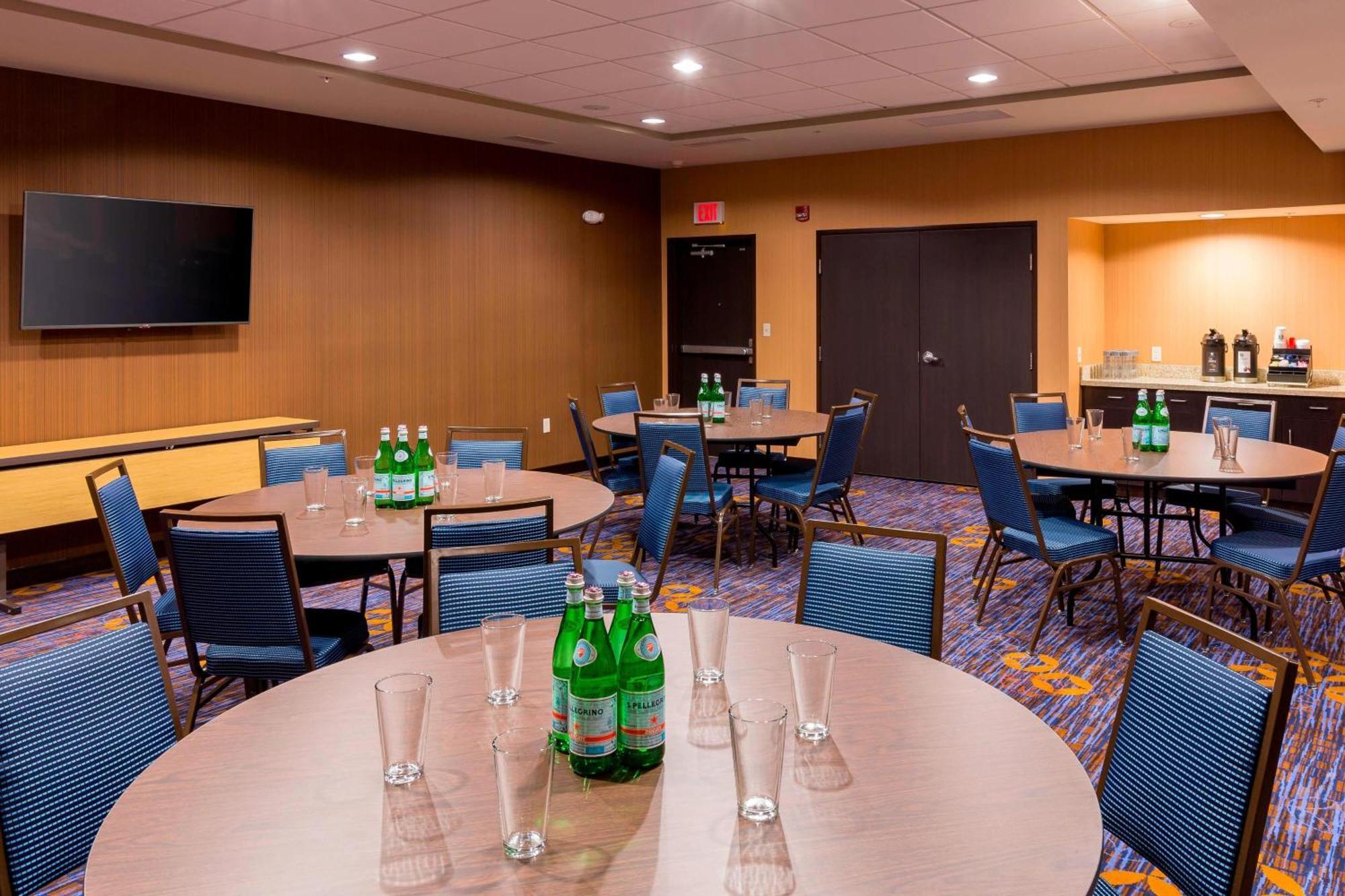 Courtyard By Marriott Bismarck North Hotel Luaran gambar