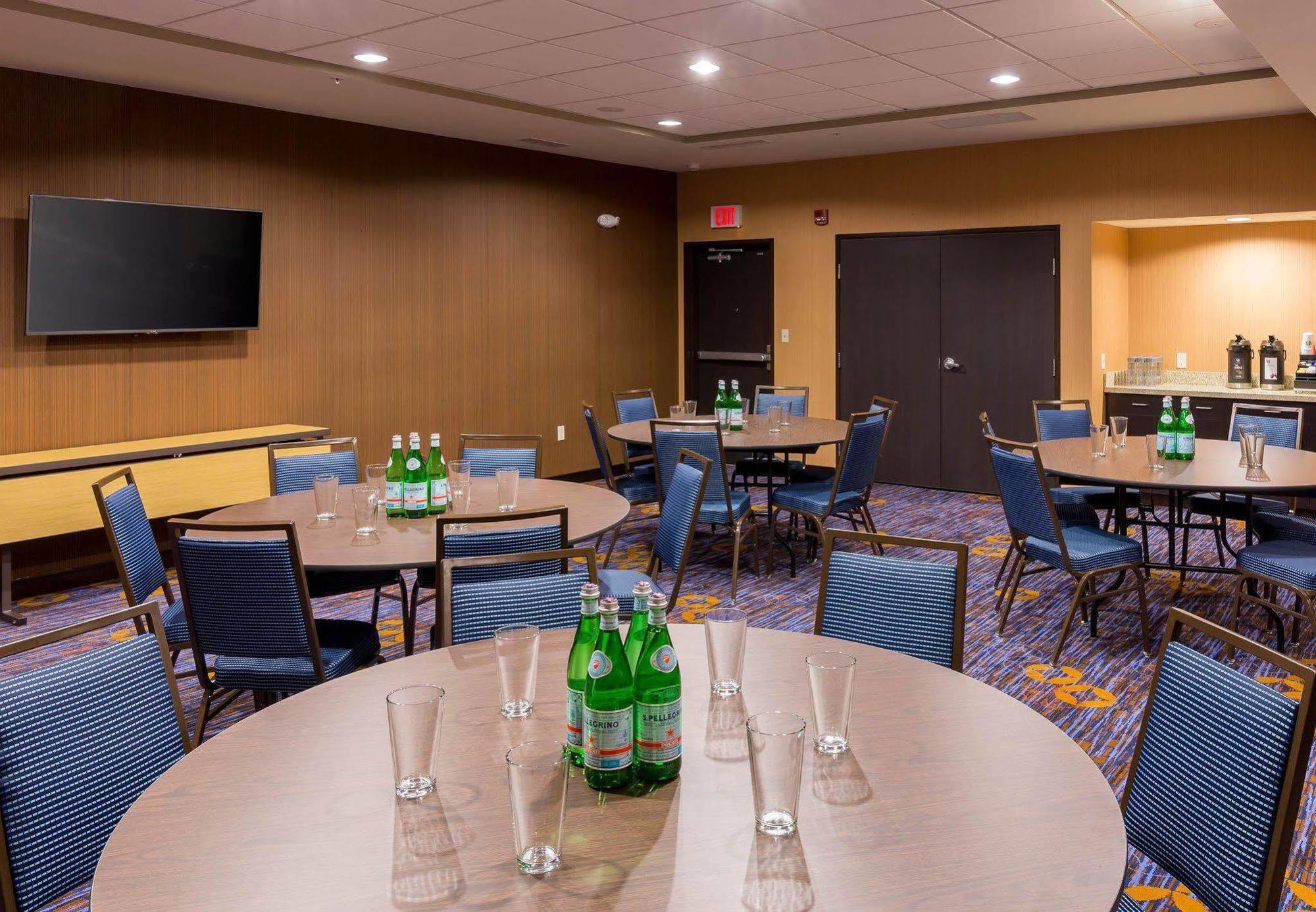 Courtyard By Marriott Bismarck North Hotel Luaran gambar
